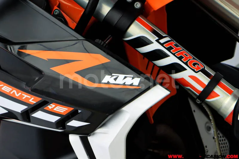 KTM 890 – Vista 9