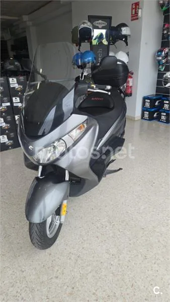 Suzuki Burgman 200 – Vista 3