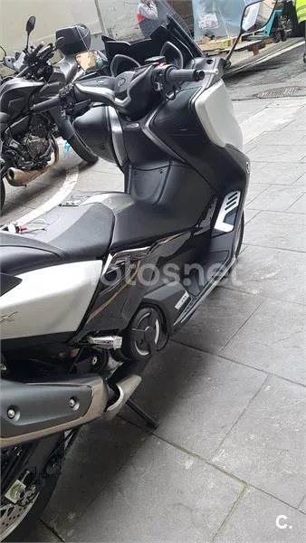 Yamaha TMAX – Vista 2