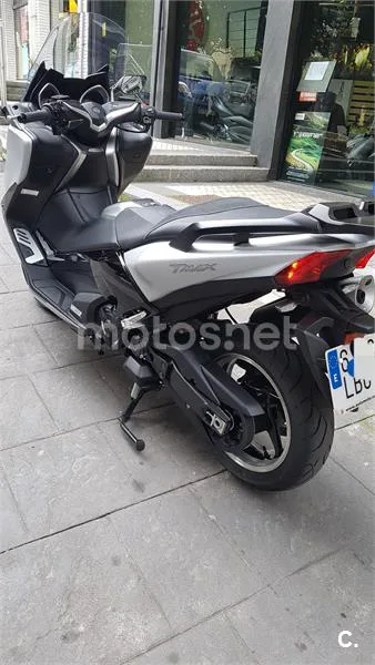 Yamaha TMAX – Vista 3