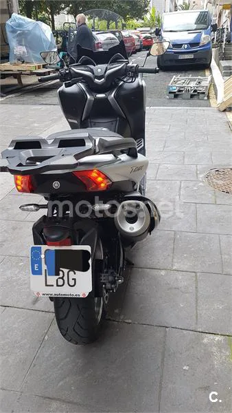 Yamaha TMAX – Vista 4