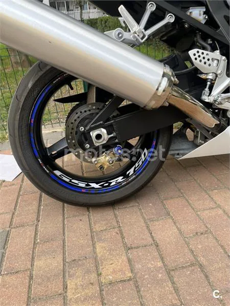 Suzuki GSX R750 – Vista 5