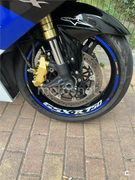 Suzuki GSX R750 – Vista 6