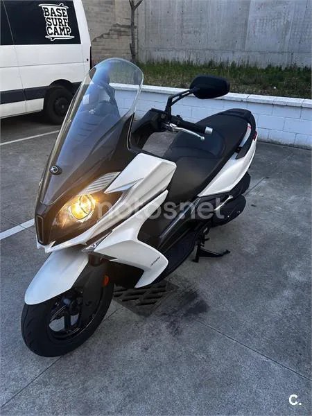 Kymco Super Dink 350i – Vista 4