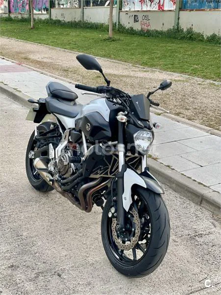 Yamaha MT-07 – Vista 7