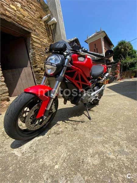 Ducati Monster 696 – Vista 3
