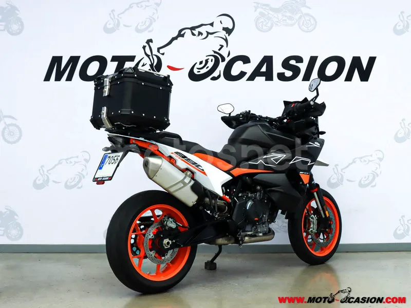 KTM 890 – Vista 3