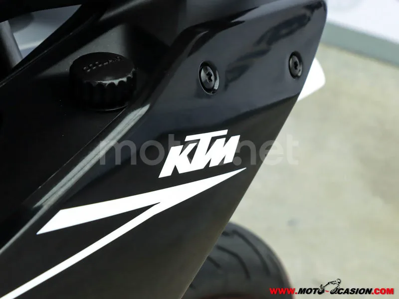 KTM 890 – Vista 9