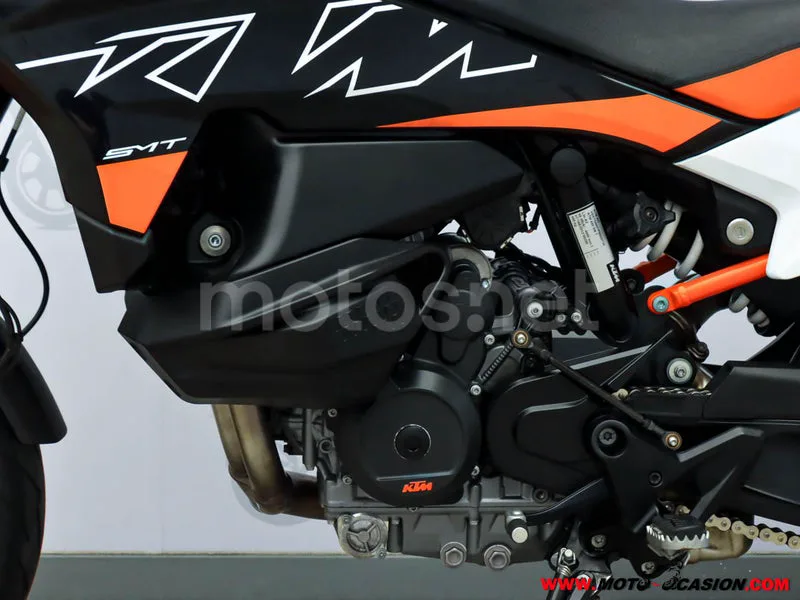 KTM 890 – Vista 10