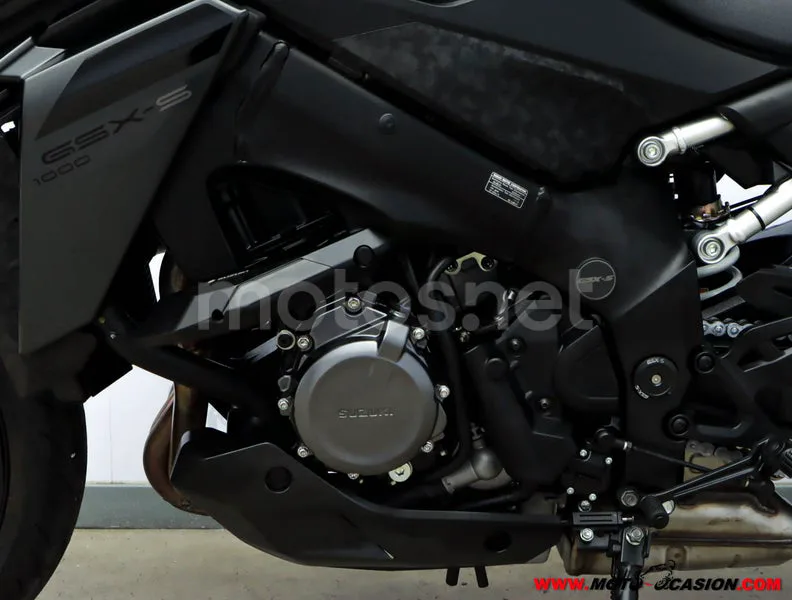 Suzuki GSX-S – Vista 10