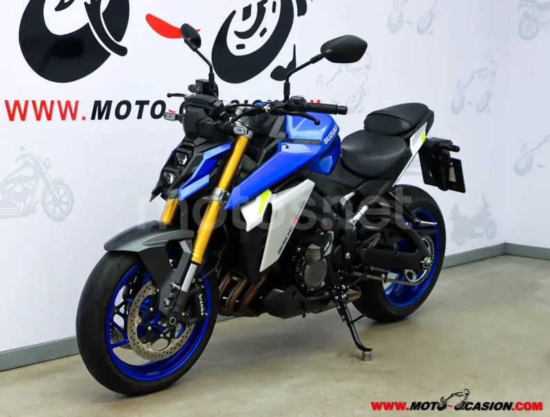 Suzuki GSX-S – Vista 8