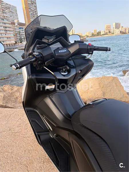 Yamaha TMAX 530 – Vista 12