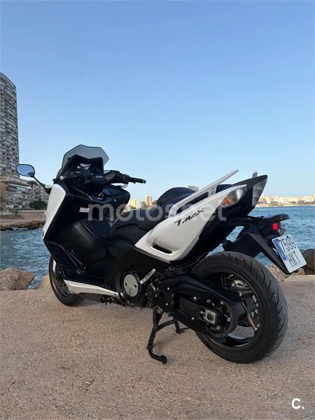 Yamaha TMAX 530 – Vista 14