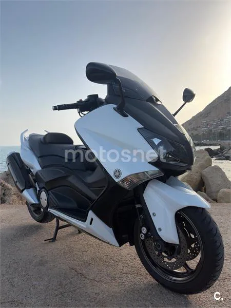 Yamaha TMAX 530 – Vista 10