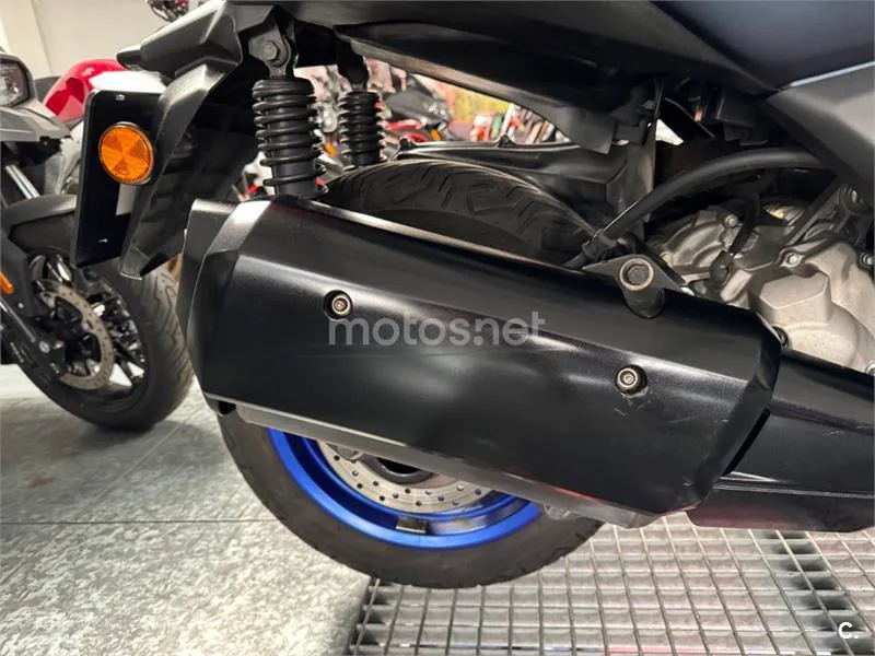 Yamaha XMAX 300 – Vista 20
