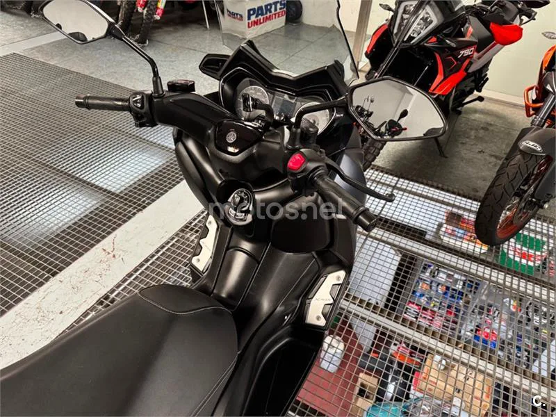 Yamaha XMAX 300 – Vista 8