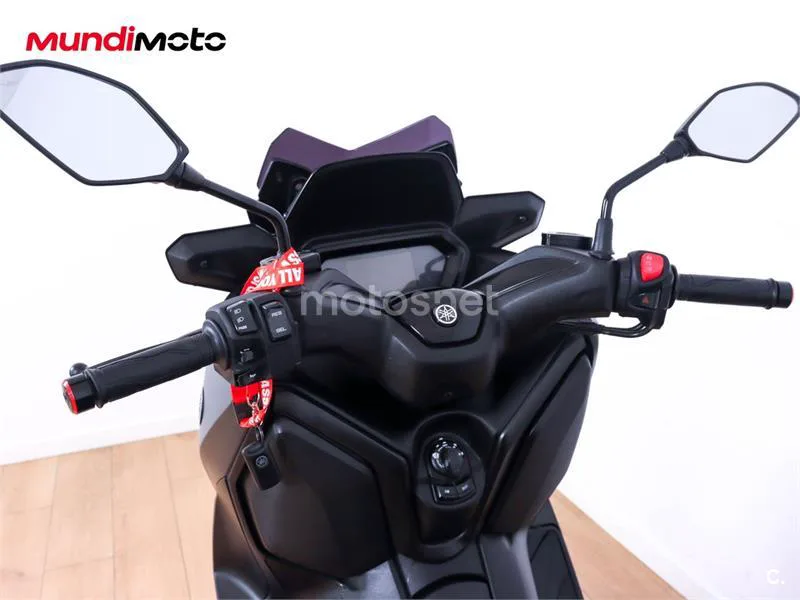 Yamaha XMAX 300 – Vista 11