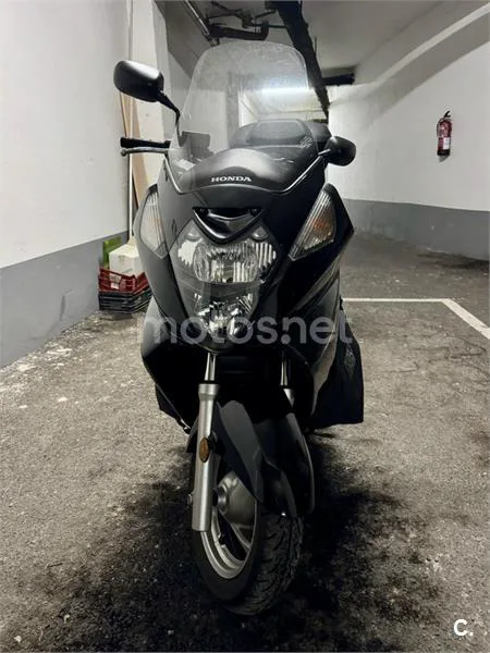 Honda Silver Wing 600 – Vista 4