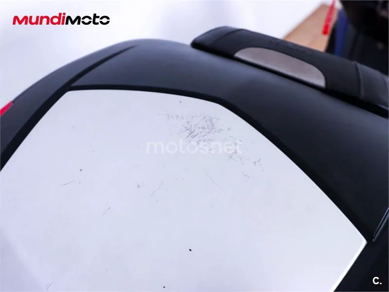 Kymco AK 550 – Vista 25