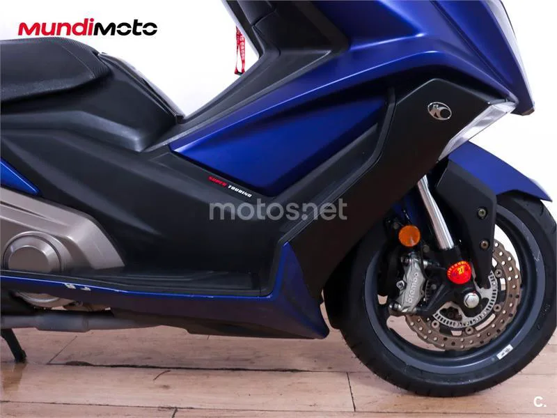 Kymco AK 550 – Vista 45