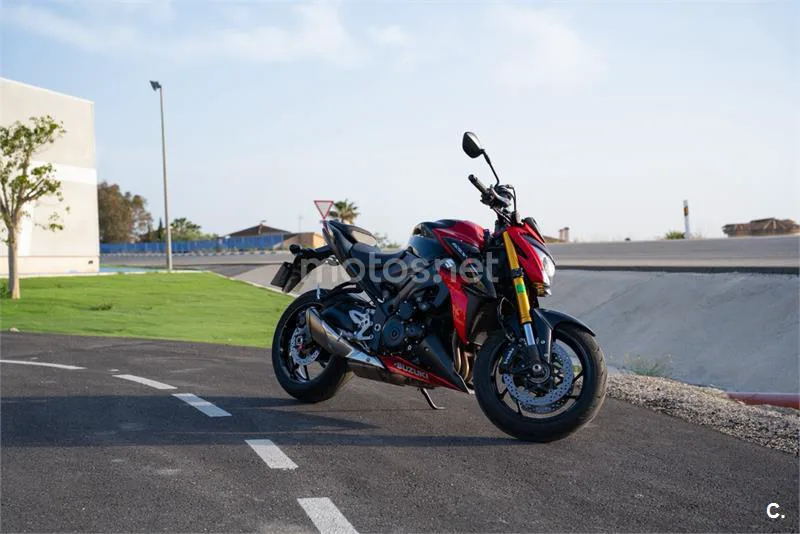 Suzuki GSX-S – Vista 2