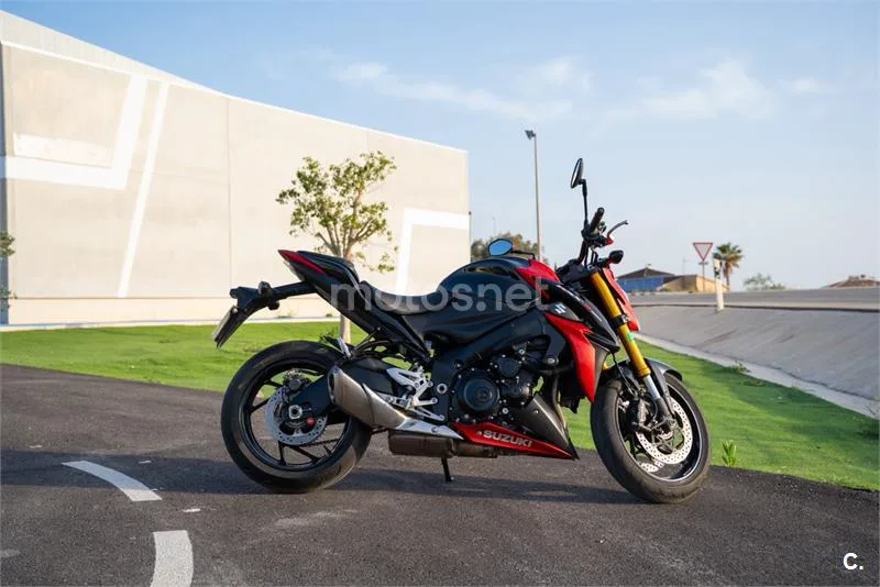 Suzuki GSX-S – Vista 12