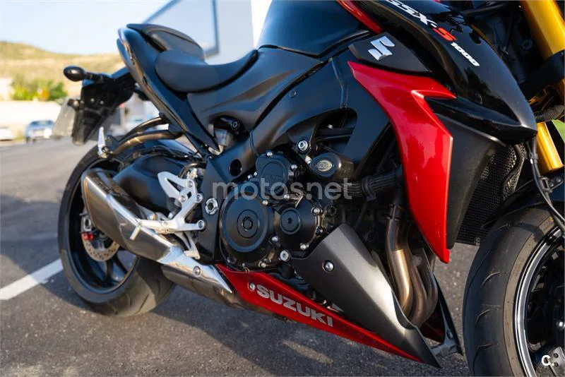 Suzuki GSX-S – Vista 13