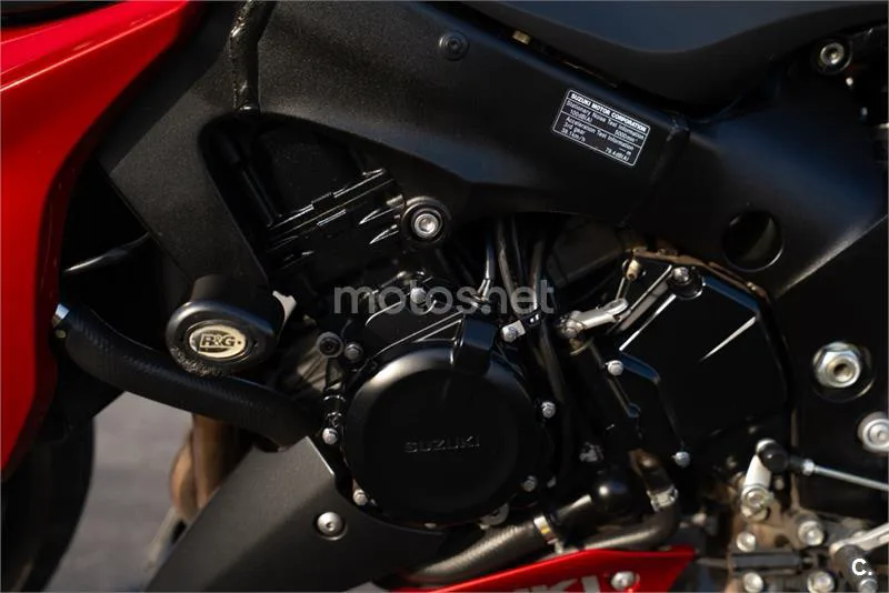 Suzuki GSX-S – Vista 15