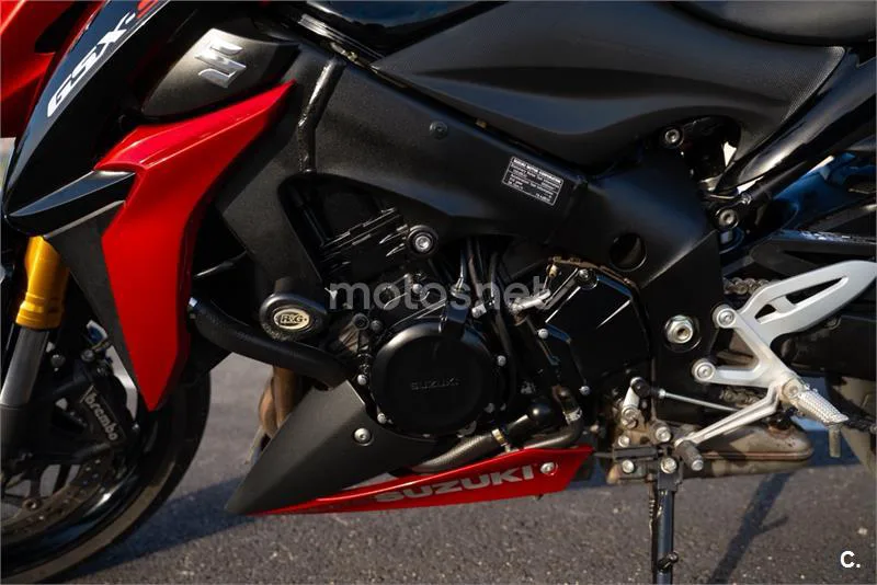 Suzuki GSX-S – Vista 16