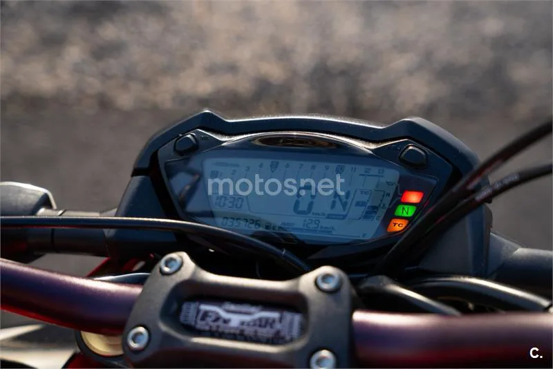 Suzuki GSX-S – Vista 18