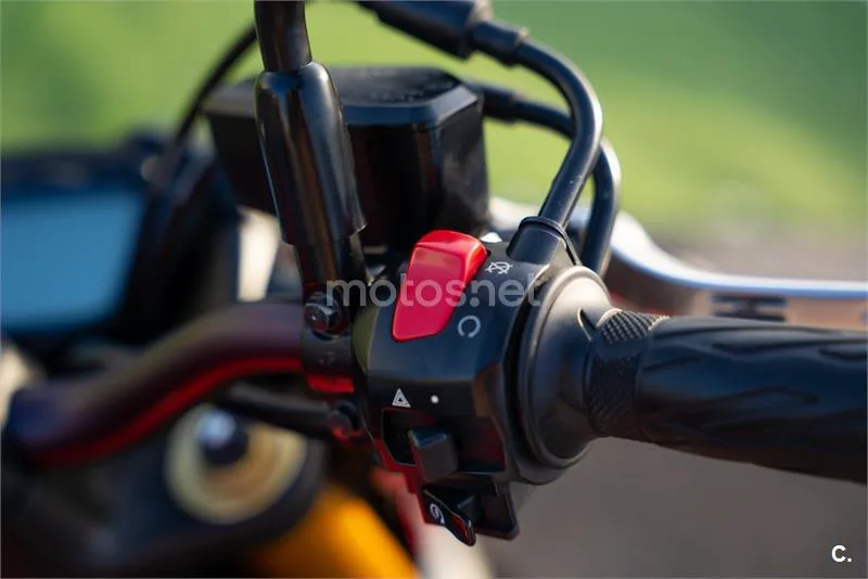 Suzuki GSX-S – Vista 23