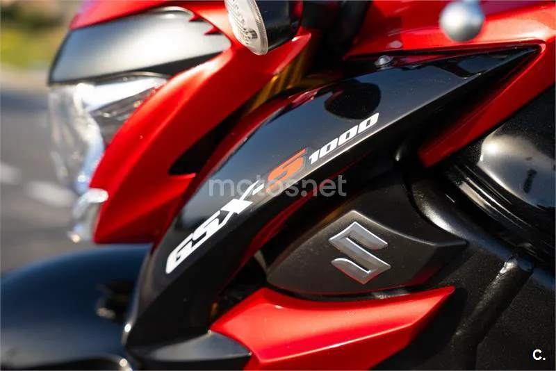 Suzuki GSX-S – Vista 7