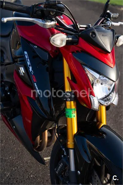 Suzuki GSX-S – Vista 8