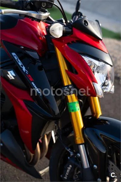 Suzuki GSX-S – Vista 9