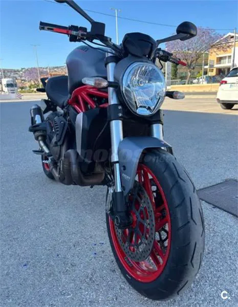 Ducati Monster 821 – Vista 3