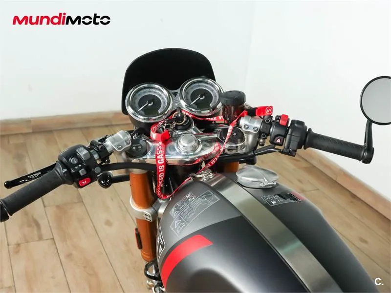 Triumph Thruxton RS – Vista 11