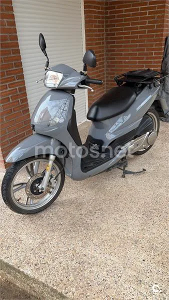 Peugeot Tweet 125 1000 € 2015 Madrid - 2