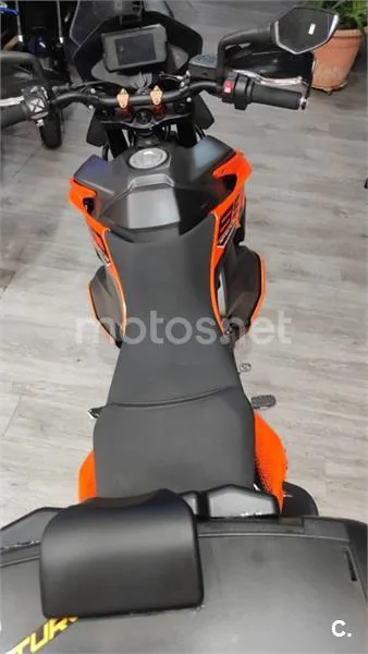 KTM 890 – Vista 12