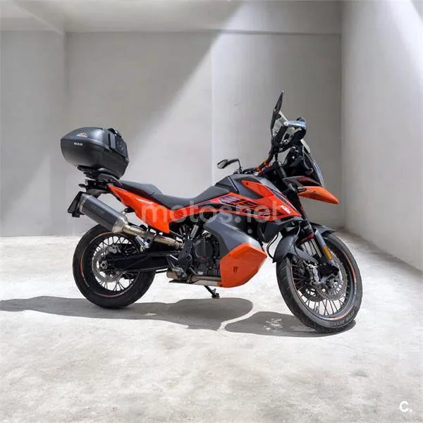 KTM 890 – Vista 8