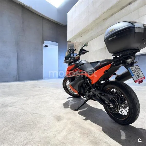 KTM 890 – Vista 10