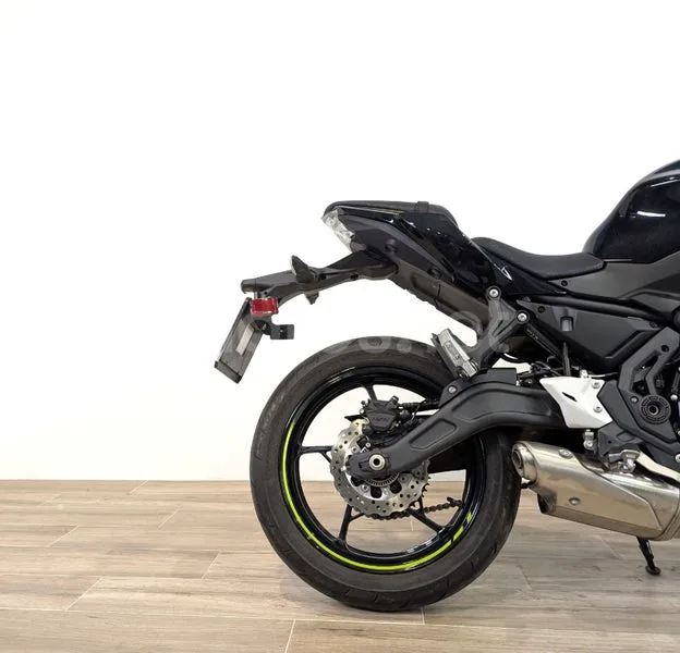 Kawasaki Z650 – Vista 3