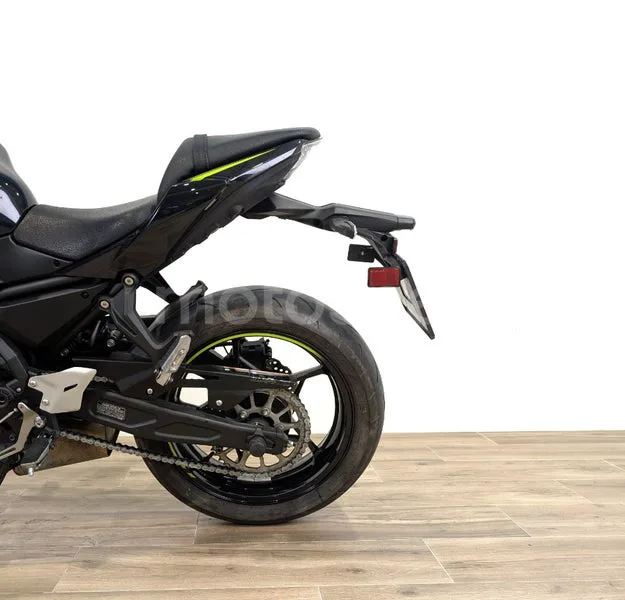 Kawasaki Z650 – Vista 9