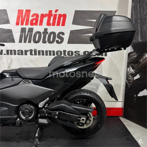 Yamaha TMAX – Vista 11