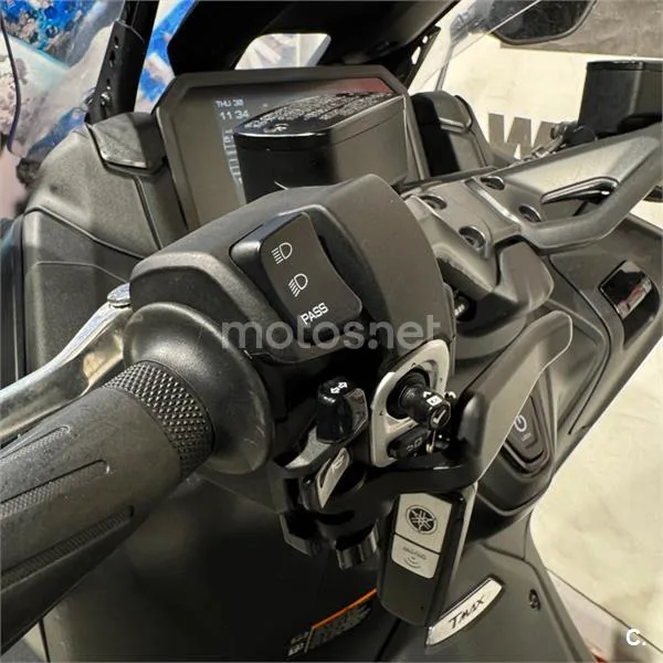Yamaha TMAX – Vista 14