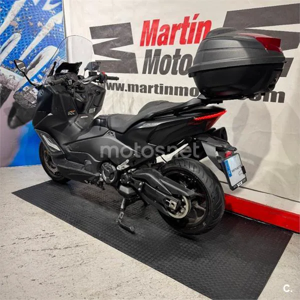 Yamaha TMAX – Vista 9
