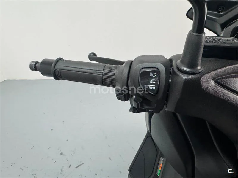 Yamaha XMAX 300 – Vista 12