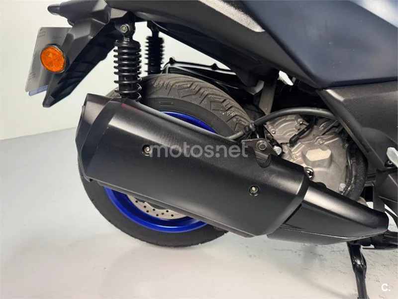 Yamaha XMAX 300 – Vista 9