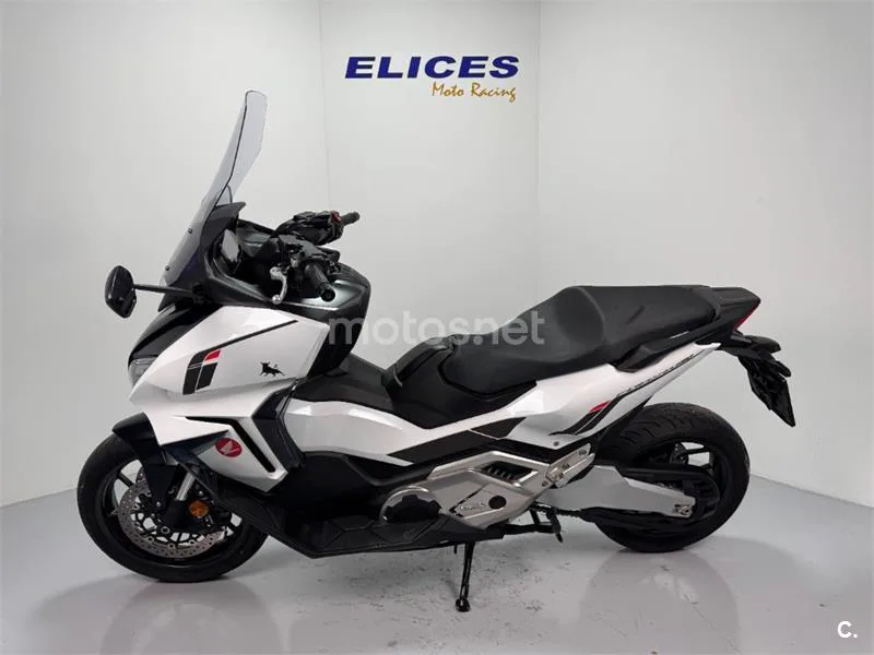Honda Forza 750 – Vista 15