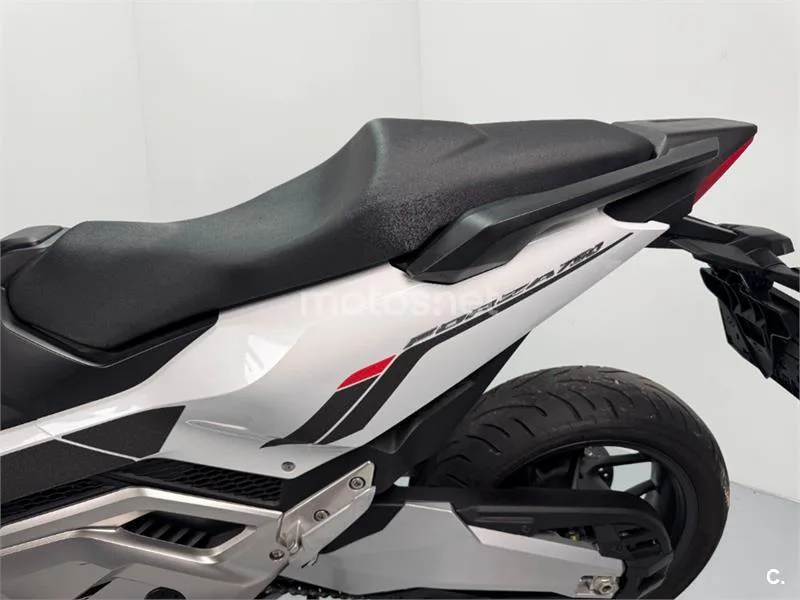 Honda Forza 750 – Vista 20