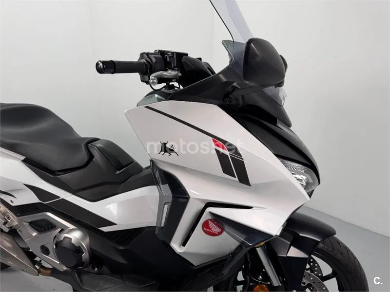 Honda Forza 750 – Vista 4